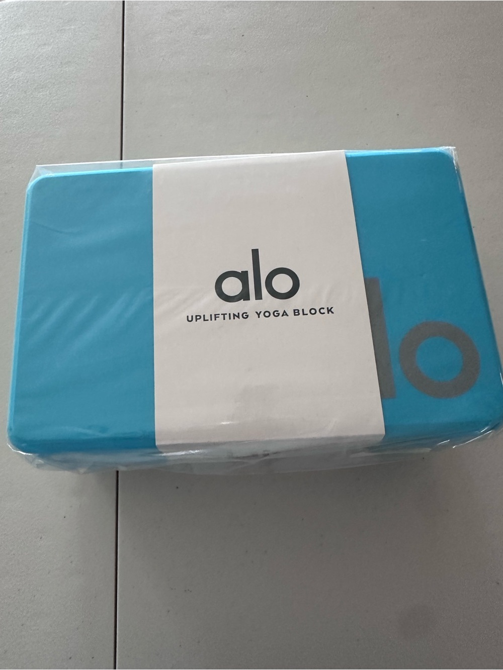alo Uplifting Yoga Block in Bright Aqua/Silver